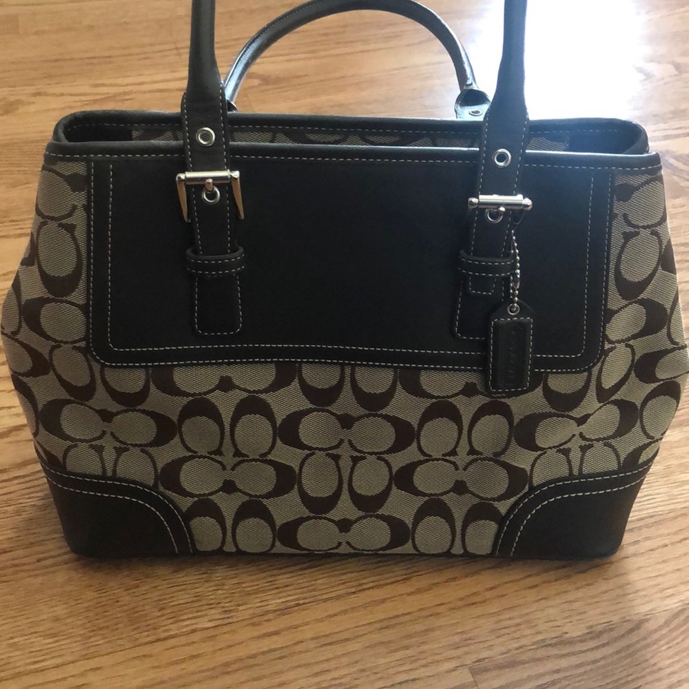 Coach purse LIKE NEW!! - Picture 2 of 5